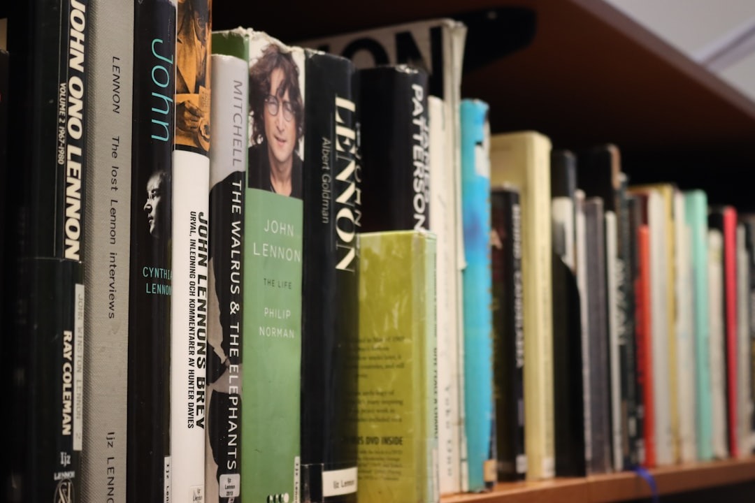 Memoir vs Autobiography: What’s the Difference?